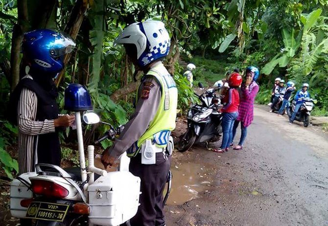   Hebat, Polantas Subang Razia di Kampung & Terima Uang Recehan